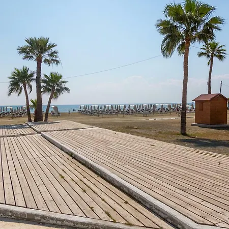 2bdr Sunny Aprtm Near The Sea דירה *